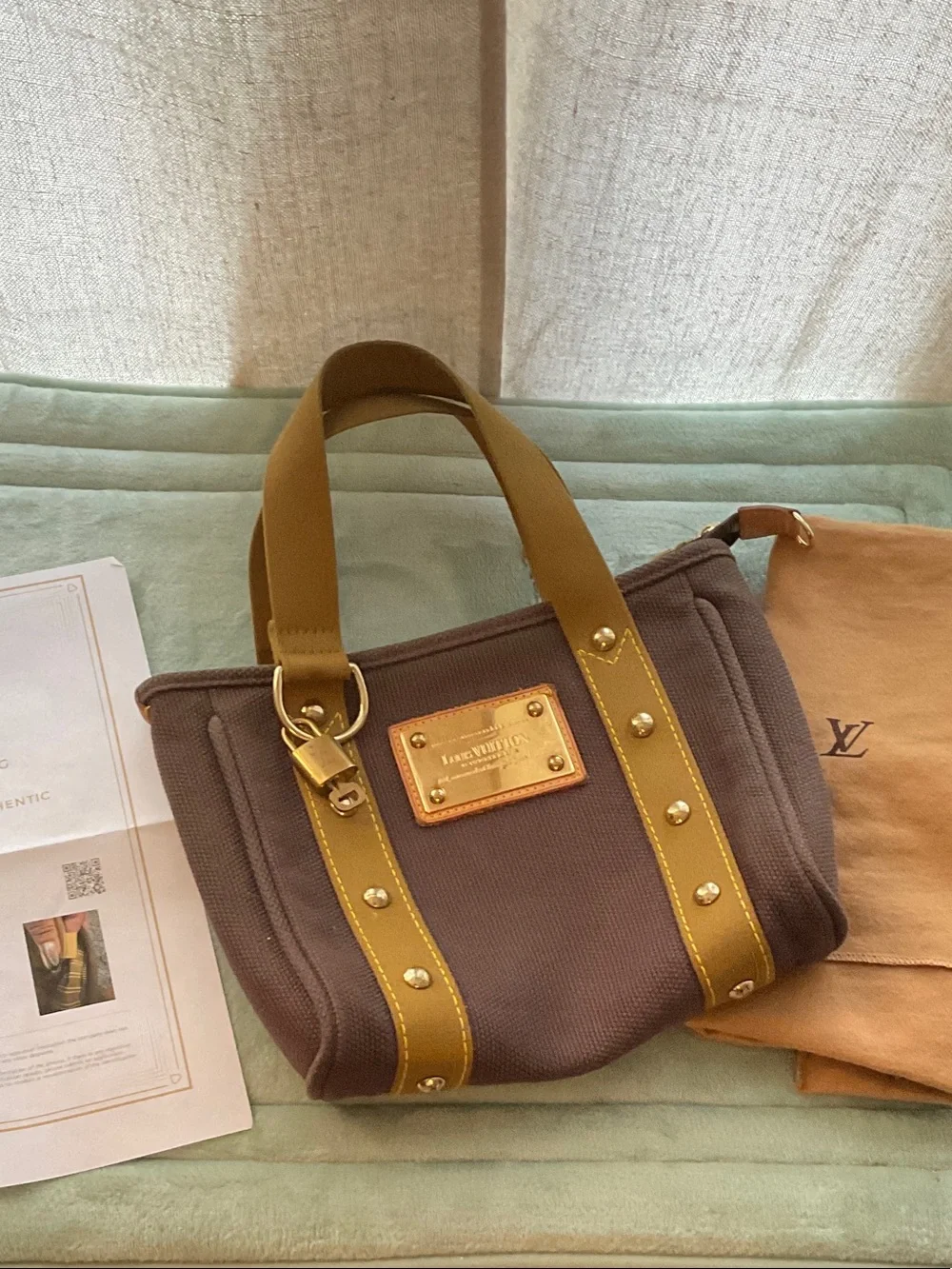LV hand bag 8X10 excellent condition